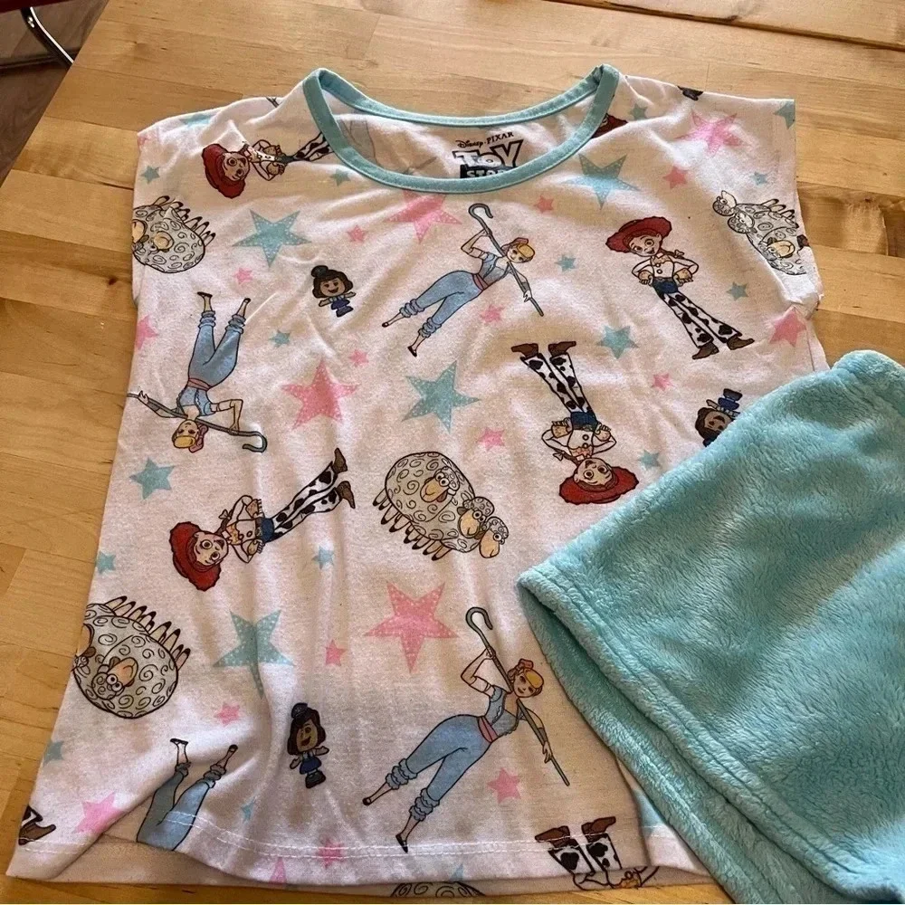 Toy Story 4 Little Bo Peep and Characters Pajama Set Shorts Tshirt Size Small